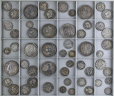 PESETA SYSTEM: LOTS
Lote 53 monedas 50 Céntimos (13), 1 (18), 2 (13), 5 Pesetas (9). 1869 a 1933. GOBIERNO PROVISIONAL a II REPUBLICA. AR. Todas de p...