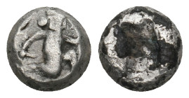 ACHAEMENID EMPIRE. Time of Xerxes II to Artaxerxes III (Circa 420-350 BC). 1/4 Siglos. Sardes.
Obv: Persian king in kneeling-running stance right, hol...