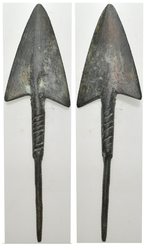 GREEK BRONZE ARROWHEAD.(CIRCA 3RD-1ST BC).
.
Weight: 34.08 g.
Diameter: 112.8 mm...