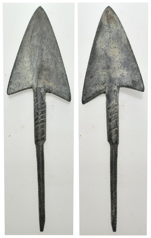 GREEK BRONZE ARROWHEAD.(CIRCA 3RD-1ST BC).
.
Weight: 29.80 g.
Diameter: 110.7 mm...