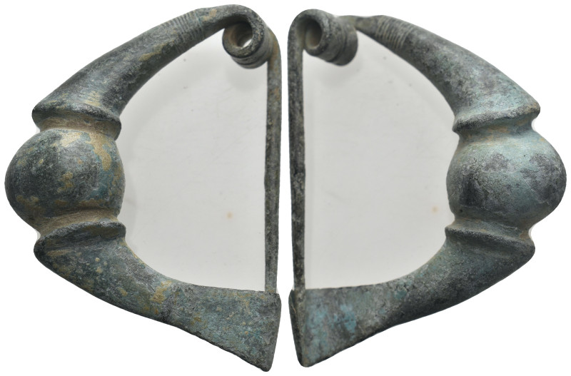 ANCIENT ROMAN BRONZE FIBULA (1ST-3TH CENTURY AD) .
.
Weight: 39 g.
Diameter: 51 ...