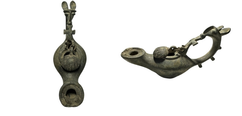 ANCIENT ROMAN BRONZE OIL LAMP.
.
Weight: 310 g.
Diameter: 143.7 mm.