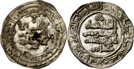 Califato. AH 381. Hisham II. Al Andalus. Dirhem. (V. 514) (Fro. 90). Leves oxidaciones en anverso pero buen ejemplar. 2,66 g. EBC.