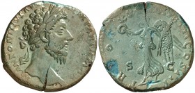 (167 d.C.). Marco Aurelio. Sestercio. (Spink 5011) (Co. 815) (RIC. 948). 19,50 g. Pátina verde, saltada en algunas zonas. Grieta radial. (MBC).