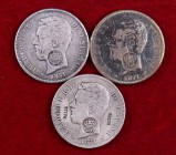 Lote de 3 monedas falsas: una en plata de época 1871*1873 DEM con contramarca FALSA en anverso y canto, y otras dos en latón plateado y metal, ambas 1...