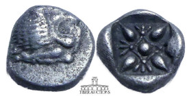 IONIA, Miletos. AR Diobol, circa 5th Century BC., Lion's head right, paw beneath / Stellate pattern. 10 mm, 1.15 g.