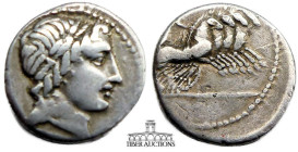 Gargilius, Ogulnius & Vergilius 86 BC. Head of Apollo / Jupiter in galloping quadriga right hurling thunderbolt. 20 mm, 3.94 g.