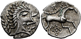 ENGLAND. ICENI Königin Boudicca, 61 n. Chr. ø 13mm (1.26g). Vs.: Stilisierter Kopf n. r., dahinter Kornähre. Rs.: Galoppierendes Pferd n. r., darüber ...