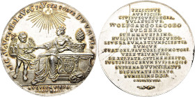 AUGSBURG, Stadt Silbermedaille (43.85g). 1739, von C. Boerer. Auf die Wahl des Stadtpflegers Wolfgang Jakob Sulzer. Unter strahlendem Gotteszeichen si...