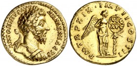 (165 d.C.). Marco Aurelio. Áureo. (Spink 4864) (Co. 475 var) (RIC. 128) (Calicó 1890, mismo cuño de anverso). 7,21 g. Limpiada. Ex Dürr / Michel 16/11...