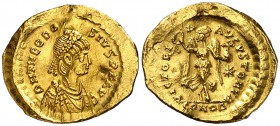 (403-450 d.C.). Teodosio II. Constantinopla. Tremissis. (Spink 21167) (Ratto 186) (RIC. 278). 1,51 g. MBC+.