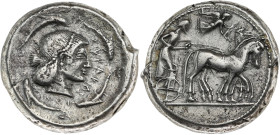 GRÈCE ANTIQUE - GREEK
Sicile, Syracuse, Gélon (484-478 av. J.-C.). Tétradrachme ND (480-475 av. J.-C.).
Boehr.148 ; Argent - 16,86 g - 24,5 mm - 9 h
À...