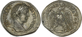 EMPIRE ROMAIN - ROMAN
Caracalla (198-217). Tétradrachme ND (205-207), Antioche.
Prieur 202 (19 ex.) ; Billon - 13,19 g - 25,5 mm - 12 h
Belle patine g...