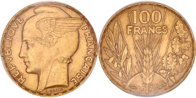 FRANCE
IIIe République (1870-1940). 100 francs Bazor 1935, Paris.
G.1148 - F.554 - Fr.598 ; Or - 6,45 g - 21 mm - 6 h
PCGS MS64 (47928539). 
Superbe à...
