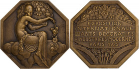 FRANCE
IIIe République (1870-1940). Médaille pour l’Exposition Internationale des Arts décoratifs de Paris par Turin 1925, Paris.
Cuivre - 91,42 g - 5...