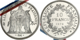 FRANCE
Ve République (1958 à nos jours). Piéfort de 10 francs Hercule 1972, Pessac.
GEM.183.P1 - G.813P ; Argent - 50 g - 37 mm - 6 h
Sous scellé d’or...
