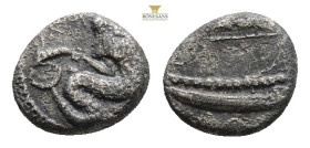 PHOENICIA, Arados (Circa 400-380 BC) AR Stater (13,5 mm, 2,8 g.)Obv: ('ma' in Aramaic) Ba'al-Arwad right, holding a dolphin in each hand.Rev: Galley r...