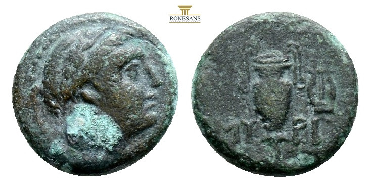 AEOLIS. Myrina. 2nd-1st century BC. Dichalkon (Bronze, 16,9 mm, 4,1 g, ). Laurea...