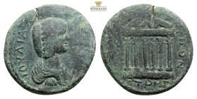 PONTUS. Zela. Julia Domna (Augusta, 193-217). Ae. Dated CY 143 (206/7). 14,7 g. 28,7 mm.Obv: ΙΟVΛΙΑ ΔΟΜΝΑ ΑVΓΟVCΤΑ. Draped bust right.Rev: ZHΛITωN TOV...