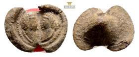Busts of a man and a woman facing each other. Gasket 2,8 g. 15,9 mm.