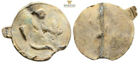 It depicts a triton holding a fish in his left hand. However, it was corroded because it was very thin. Otherwise, it is rare and very good. 26 g. 43,...