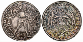 BASEL 1/2 Guldentaler 1571. Munatius Plancus von vorn mit Schild und Feldherrnstab. Rv. Zwei Basilisken halten den Basler Wappenschild. 12.13 g. HMZ 2...