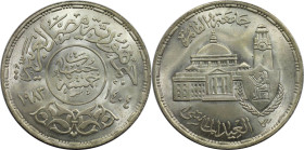 Weltmünzen und Medaillen, Ägypten / Egypt. 75 Jahre Universität Kairo. 5 Pounds 1983 (AH 1404). 17,50 g. 0.720 Silber. 0.41 OZ. KM 552. Stempelglanz...