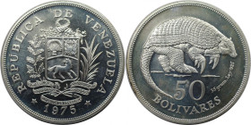 Weltmünzen und Medaillen, Venezuela. Gürteltier. 50 Bolivares 1975. 35,0 g. 0.925 Silber. 1.04 OZ. KM Y# 47. Stempelglanz. Patina. Fingerabdrücke. Kl....