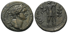 Pamphylien. Side. Domitianus (81 - 96 n. Chr.).

 Bronze.
Vs: Kopf des Domitian mit Lorbeerkranz rechts.
Rs: Apollon Sidetes mit Szepter und Phial...