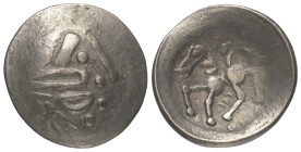 Ostkelten. Muntenien. Typ 'Sattelkopf'.

 Tetradrachme (Silber).
Vs: Stark stilisierter Kopf des Zeus mit Lorbeerkranz rechts.
Rs: Stark stilisier...