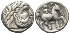 Ostkelten. Philippos II - Typen.

 Tetradrachme (Silber).
Vs: Kopf des bärtigen Zeus mit Lorbeerkranz rechts.
Rs: Nackter Jüngling mit Palmzweig z...