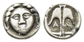 THRACE. Apollonia Pontika.(Circa 375-335 BC). Diobol.

Obv : Facing laureate head of Apollo.

Rev : Upright anchor; A to left, crayfish to right; all ...