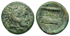 KINGS of MACEDON. Alexander III The Great.(336-323 BC). Uncertain in Macedonian.Ae.

Obv : Head of Herakles right, wearing lion skin.

Rev : AΛEΞANΔPO...