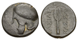 KINGS of MACEDON. Kassander (316-297 BC).Uncertain Macedonian.Ae.

Obv : Helmet left.

Rev : BAΣIΛEΩΣ / KAΣΣANΔΡOΥ.
Spear head.
SNG München 1035.

Con...