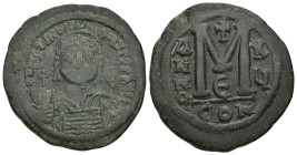 JUSTINIAN I (527-565). Constantinople. Follis.

Obv: D N IVSTINIANVS P P AVG.
Helmeted and cuirassed bust facing, holding globus cruciger and shield d...