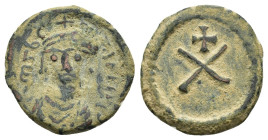 TIBERIUS II CONSTANTINE.(578-582).Constantinople.Decanummium

Obv : δ M TIЬ CONST P P AVG.
Crowned, draped and cuirassed bust facing.

Rev : Large X; ...