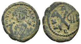 MAURICE TIBERIUS.(582-602).Antioch.Half Follis.

Obv : d N mAYΓI CN P AYΓ.
Crowned facing bust, wearing consular robe, holding mappa and eagle-tipped ...