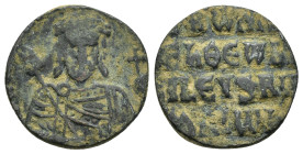 ROMANUS I.(920-944).Constantinople.Follis.

Obv : + RωmAn? bASILЄVS Rωm.
Crowned bust of Romanus I facing wearing chlamys, holding transverse labarum ...