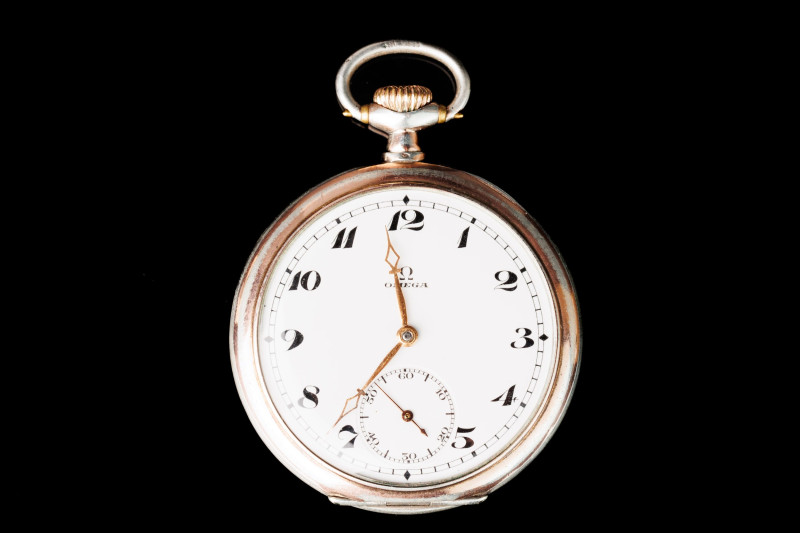 Omega pocket watch, Genéve. Silver case 0.800 Factory number 6951655. The turn o...