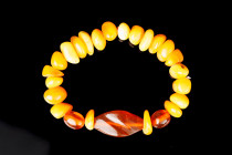 Baltic Amber Bracelet. 1980th Bracelet with few colors heated amber. For any size. Vintage, Latvia, USSR. Diametral 7,5 cm, weight 14 gr
Excellent