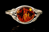 A beautiful bracelet with heated Baltic amber. The frame - melchior. Vintage Latvia. Diametr 6,5, weight 16 gr
Excellent