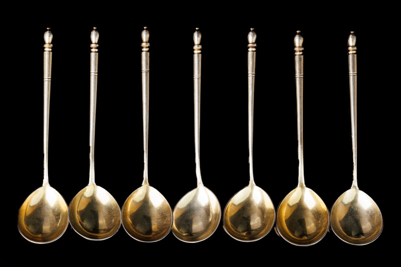 8 small silver spoons. Silver decorated with niello and gilding. Marked 84. 1864...