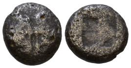 Lesbos, Uncertain. Billon Obol Circa 500-450 BC. Obv: Confronted boar heads. Rev: Quadripartite incuse square. 8mm, 0,74g.