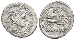 REPÚBLICA ROMANA. LUCILIA. M. Lucilius Rufus. Denario. Norte de Italia (101 a.C.). A/ Cabeza de Roma a der. dentro de láurea; PV. R/ Victoria en biga;...