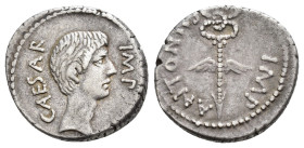 PERIODO DE JULIO CÉSAR A AUGUSTO. OCTAVIANO Y MARCO ANTONIO. Denario. Ceca móvil  (39 a.C.). A/ Cabeza a der.; CAESAR IMP. R/ Caduceo alado; IMP ANTON...