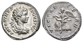 IMPERIO ROMANO. CARACALLA. Denario. Roma (199-200). A/ Busto laureado, drapeado y acorazado a der.; ANTONINVS AVGVSTVS. R/ Victoria con guirnalda y es...