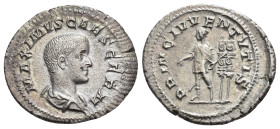 IMPERIO ROMANO. MÁXIMO. Denario. Roma (236-238). A/ Cabeza drapeada a der.; MAXIMVS CAES GERM. R/ Máximo en traje militar con bastón de mando y lanza;...