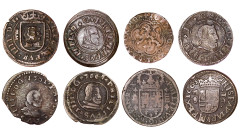FELIPE IV. Lote de 23 piezas: blanca (1); 16 mrs. (13); 8 mrs. (6) de Felipe IV y 4 mrs. (3) de Felipe V. Con algunos tejuelos antiguos. 4 de ellas co...