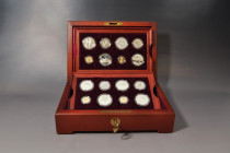 MONEDA EXTRANJERA. ESTADOS UNIDOS. Estuche de madera con 16 piezas. Atlanta 96: 4 de 5 dólares de oro, 8 de 1 dólar y 4 de 1/2 dólar. Prueba.