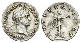 IMPERIO ROMANO. TRAJANO. Denario. Roma (101-102). A/ Cabeza laureada y drapeada al hombro a der.; IMP CAES NERVA TRAIAN AVG GERM. R/ Victoria sobre pr...